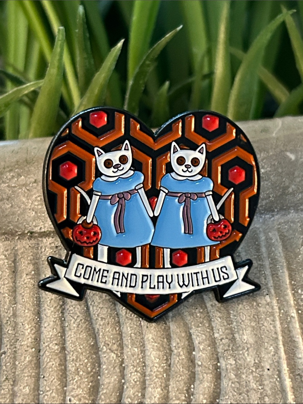 The shining Twins parade Cats Enamel Pin - Blue Dresses come and play with us